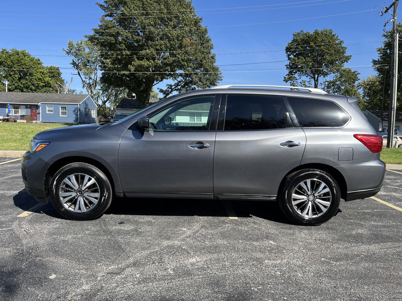Nissan Pathfinder 4x4 SV 2017