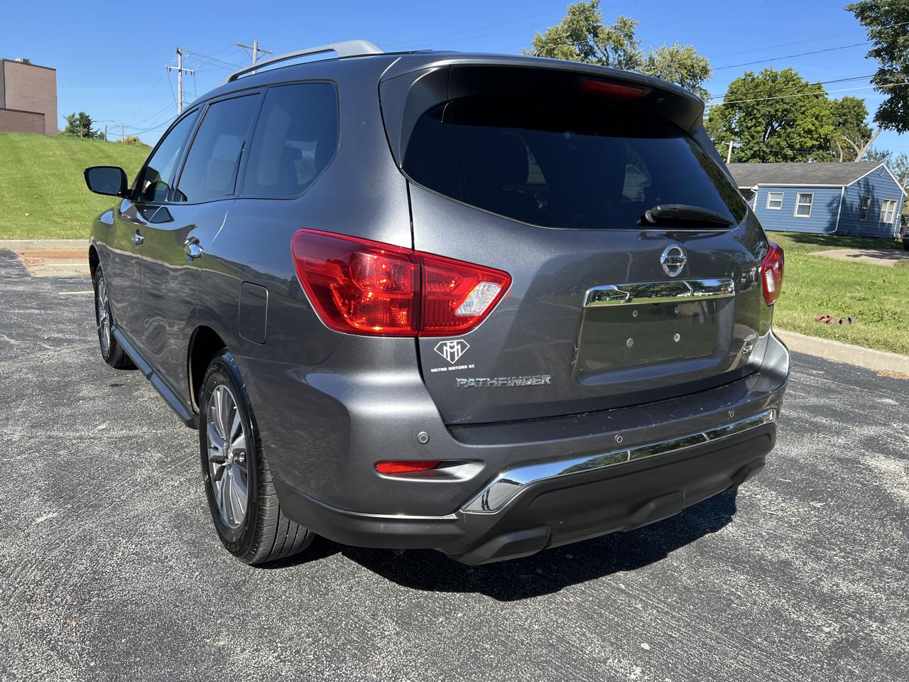 Nissan Pathfinder 4x4 SV 2017