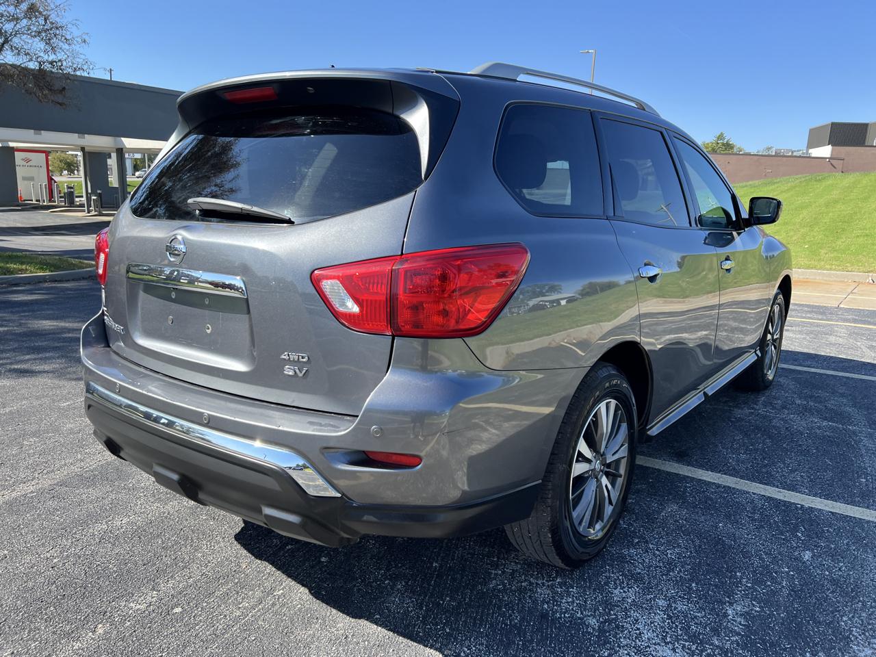 Nissan Pathfinder 4x4 SV 2017