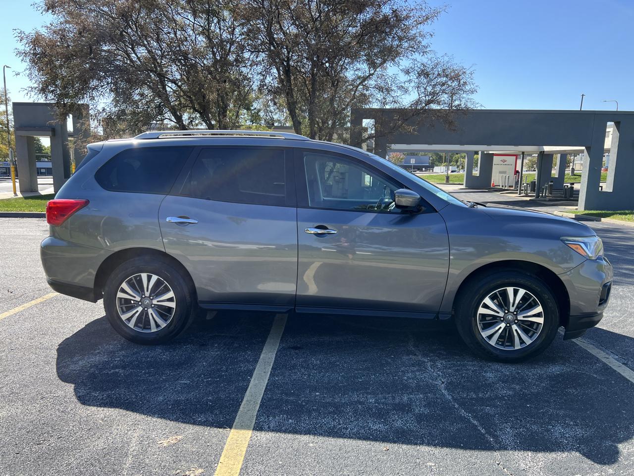Nissan Pathfinder 4x4 SV 2017