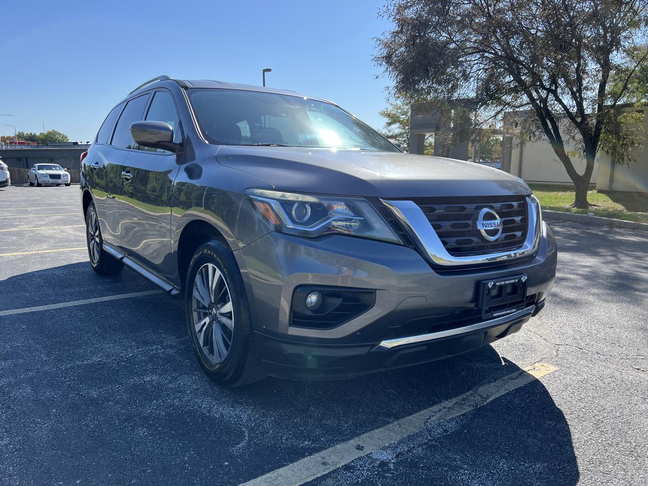 Nissan Pathfinder 4x4 SV 2017