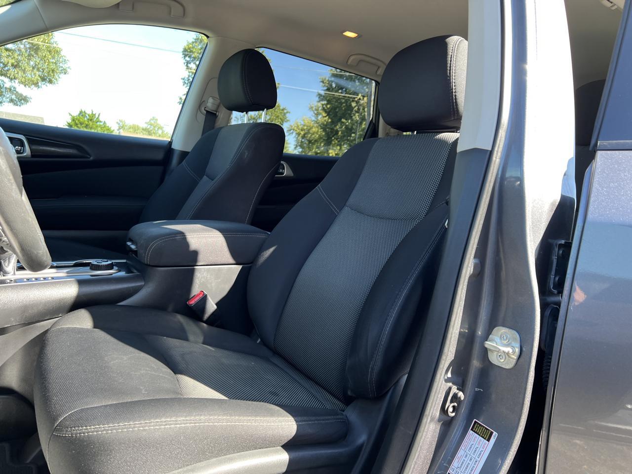 Nissan Pathfinder 4x4 SV 2017