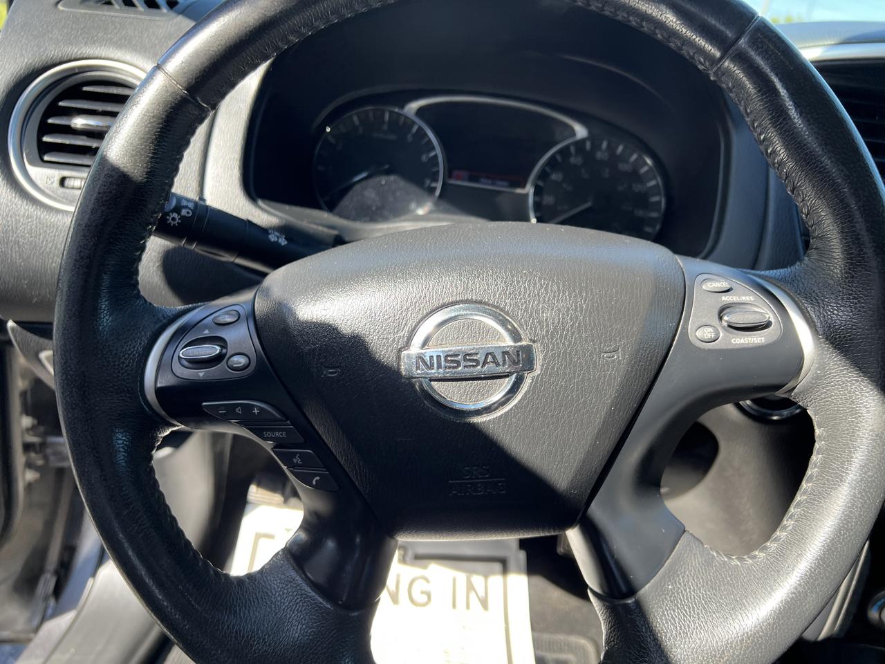 Nissan Pathfinder 4x4 SV 2017