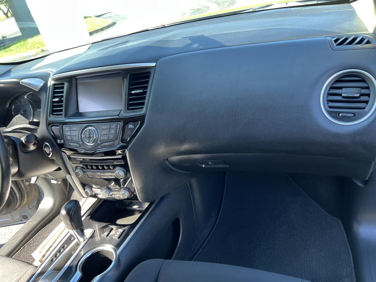 Nissan Pathfinder 4x4 SV 2017