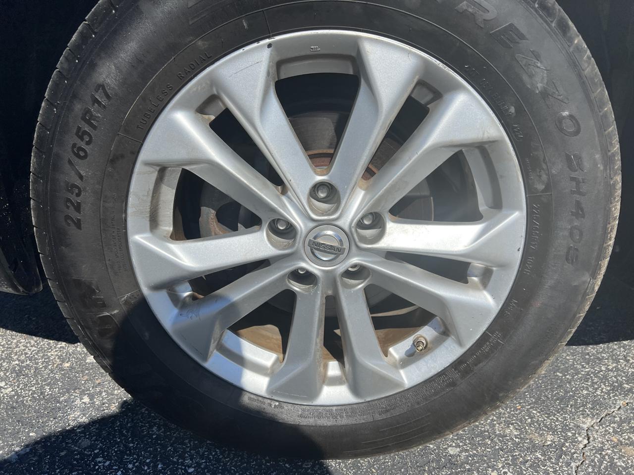 Nissan Rogue FWD 4dr SV 2015