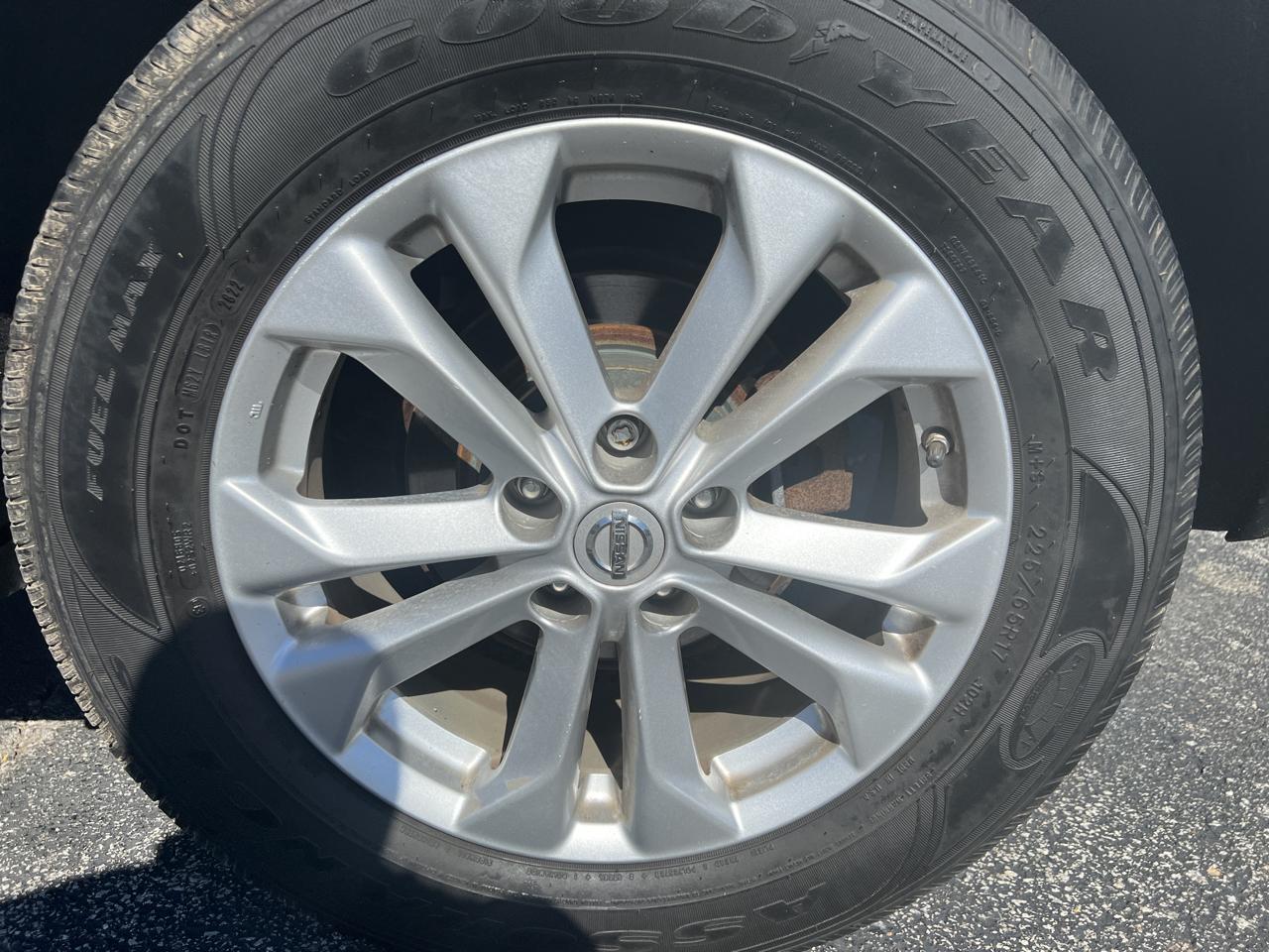 Nissan Rogue FWD 4dr SV 2015