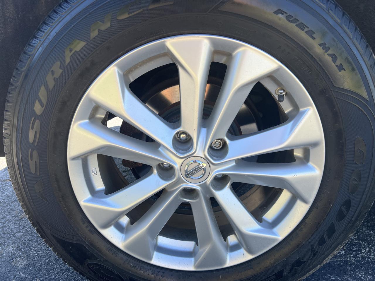 Nissan Rogue FWD 4dr SV 2015