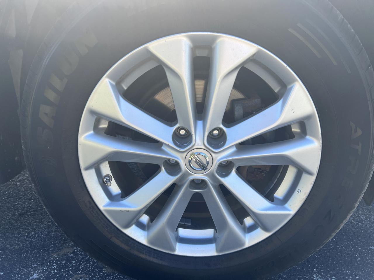 Nissan Rogue FWD 4dr SV 2015