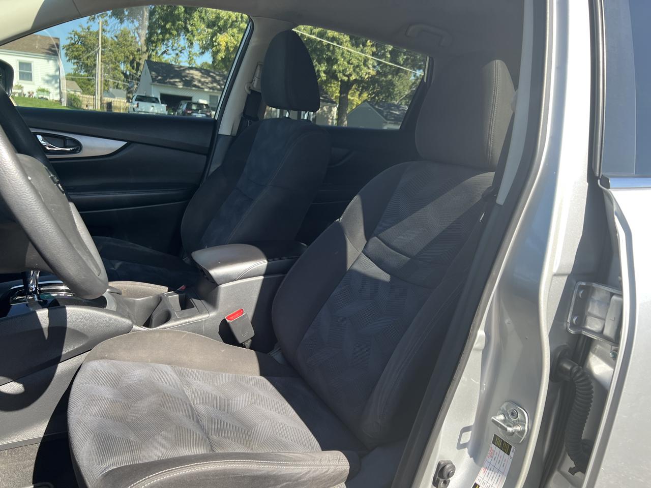 Nissan Rogue FWD 4dr SV 2015