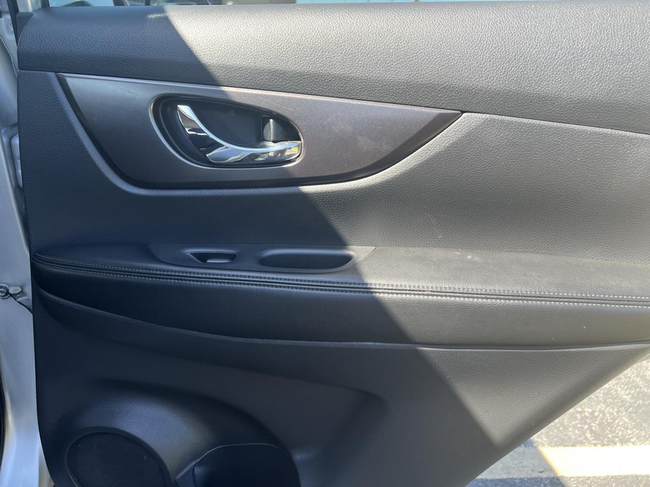 Nissan Rogue FWD 4dr SV 2015