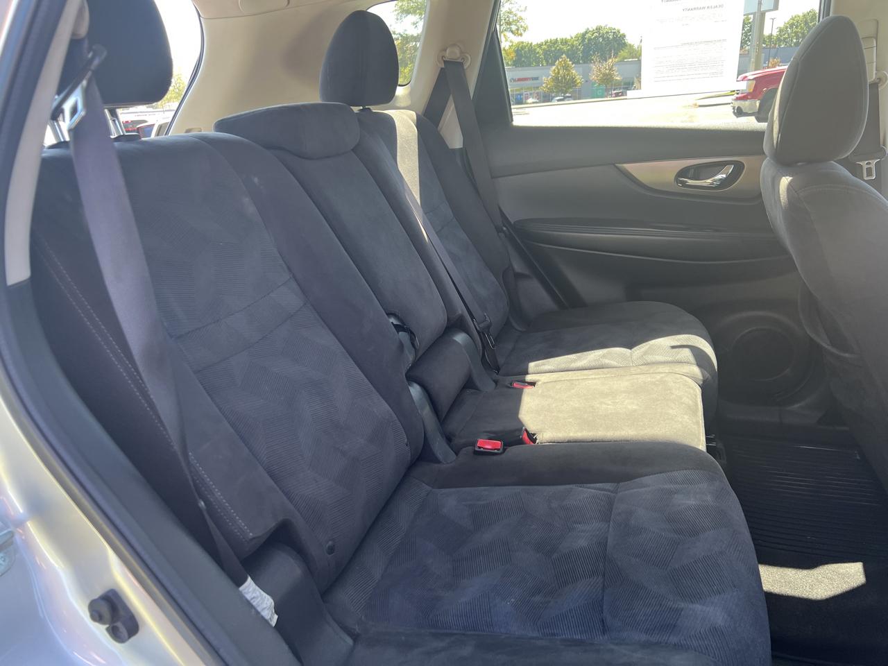 Nissan Rogue FWD 4dr SV 2015