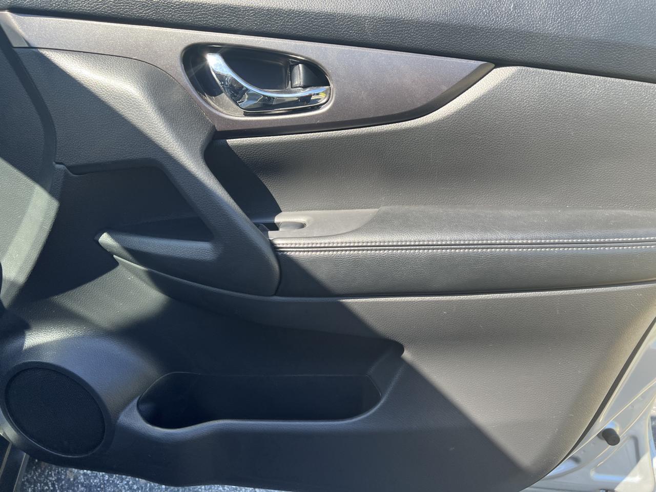 Nissan Rogue FWD 4dr SV 2015