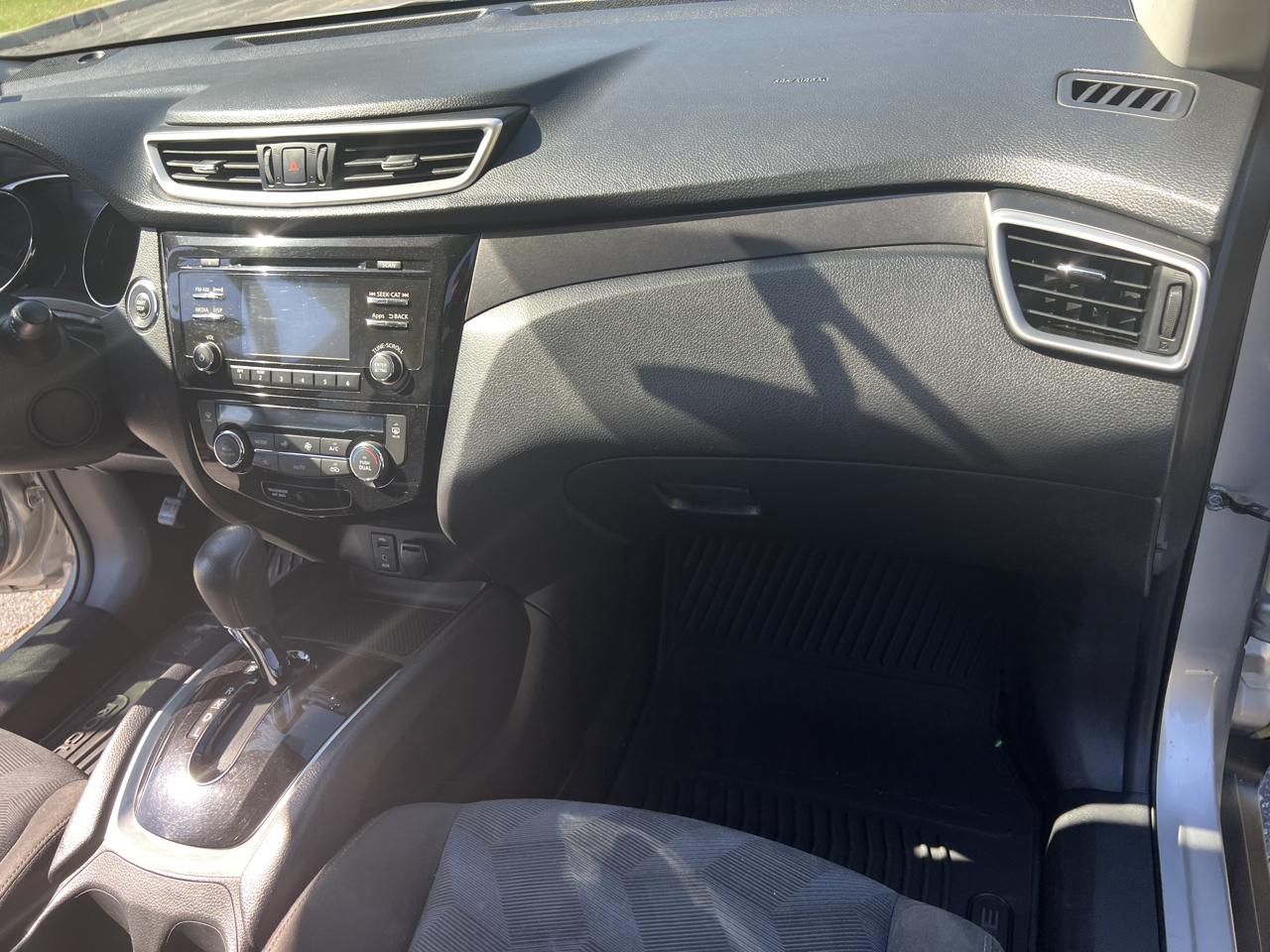 Nissan Rogue FWD 4dr SV 2015