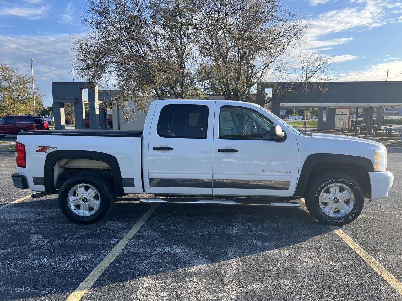 Chevrolet Silverado 1500 4WD Crew Cab 143.5" LT 2011