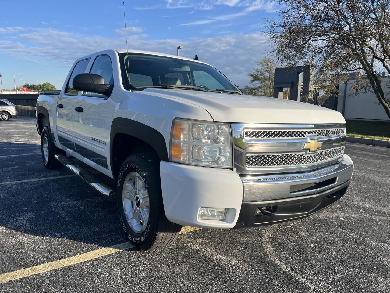 Chevrolet Silverado 1500 4WD Crew Cab 143.5" LT 2011