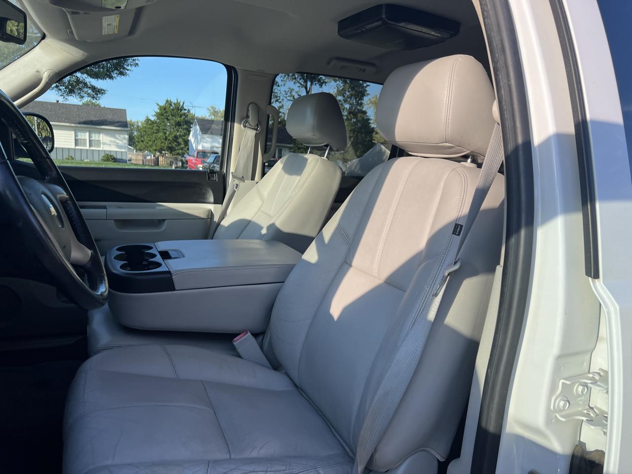 Chevrolet Silverado 1500 4WD Crew Cab 143.5" LT 2011