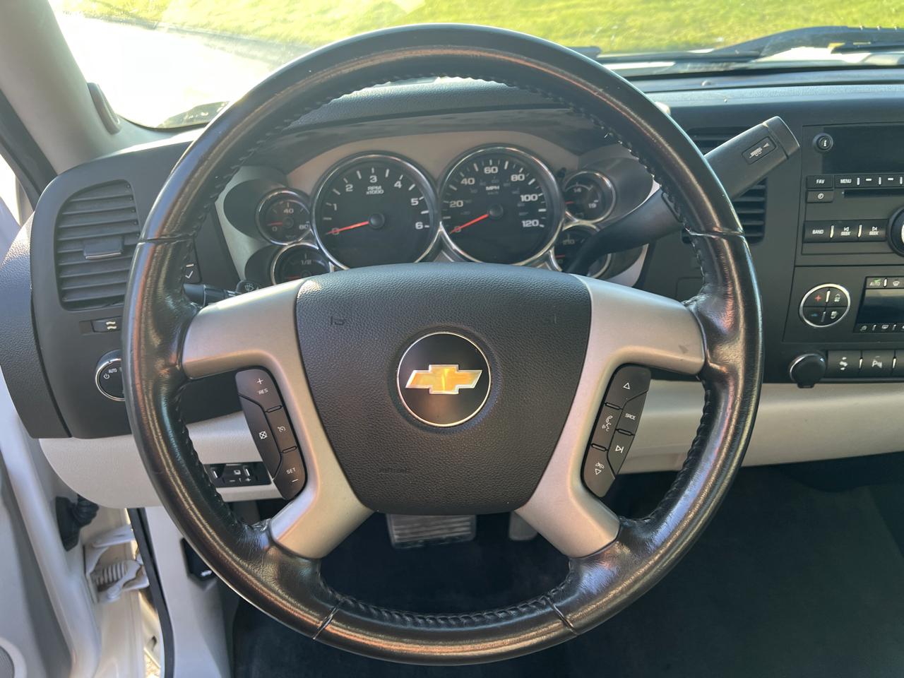Chevrolet Silverado 1500 4WD Crew Cab 143.5" LT 2011