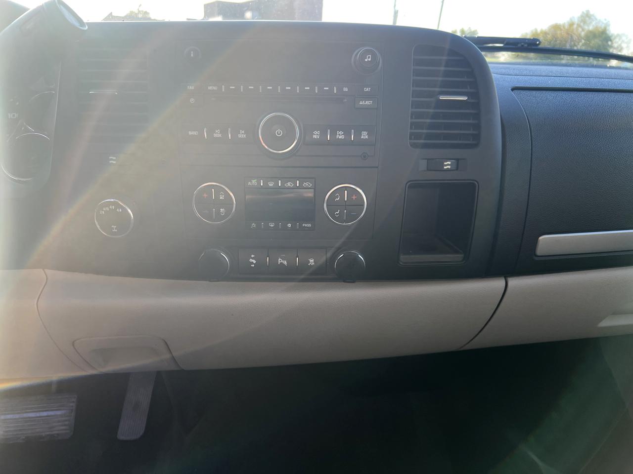 Chevrolet Silverado 1500 4WD Crew Cab 143.5" LT 2011