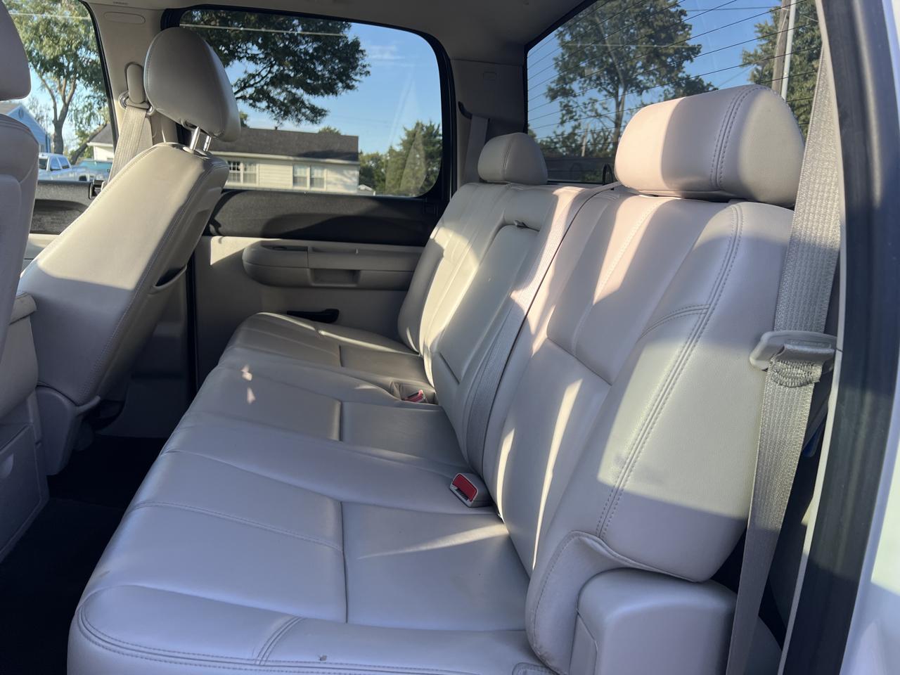 Chevrolet Silverado 1500 4WD Crew Cab 143.5" LT 2011