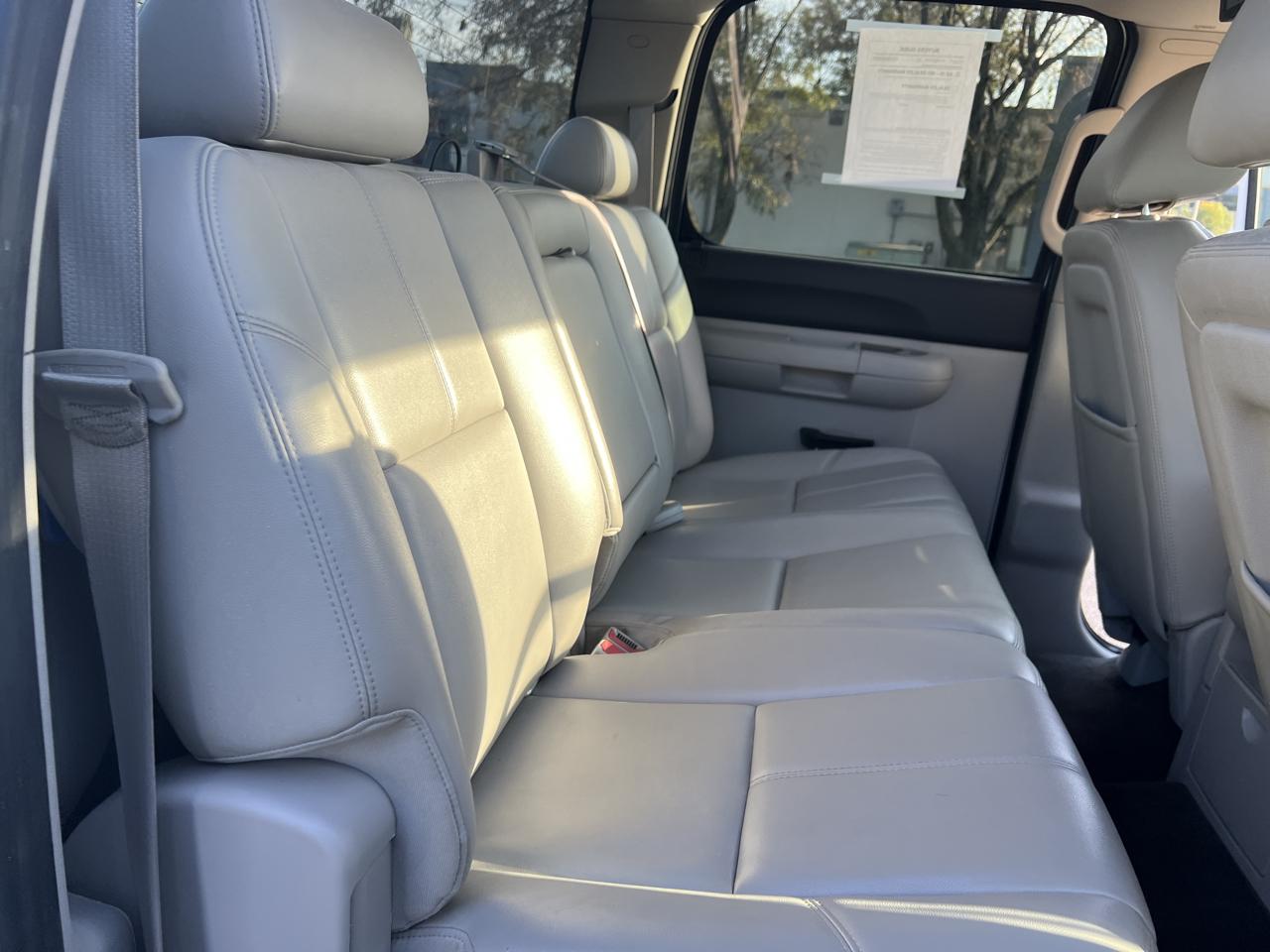 Chevrolet Silverado 1500 4WD Crew Cab 143.5" LT 2011