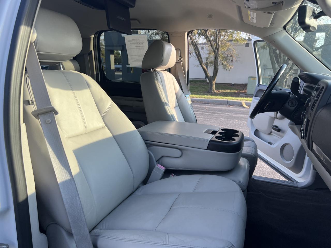 Chevrolet Silverado 1500 4WD Crew Cab 143.5" LT 2011