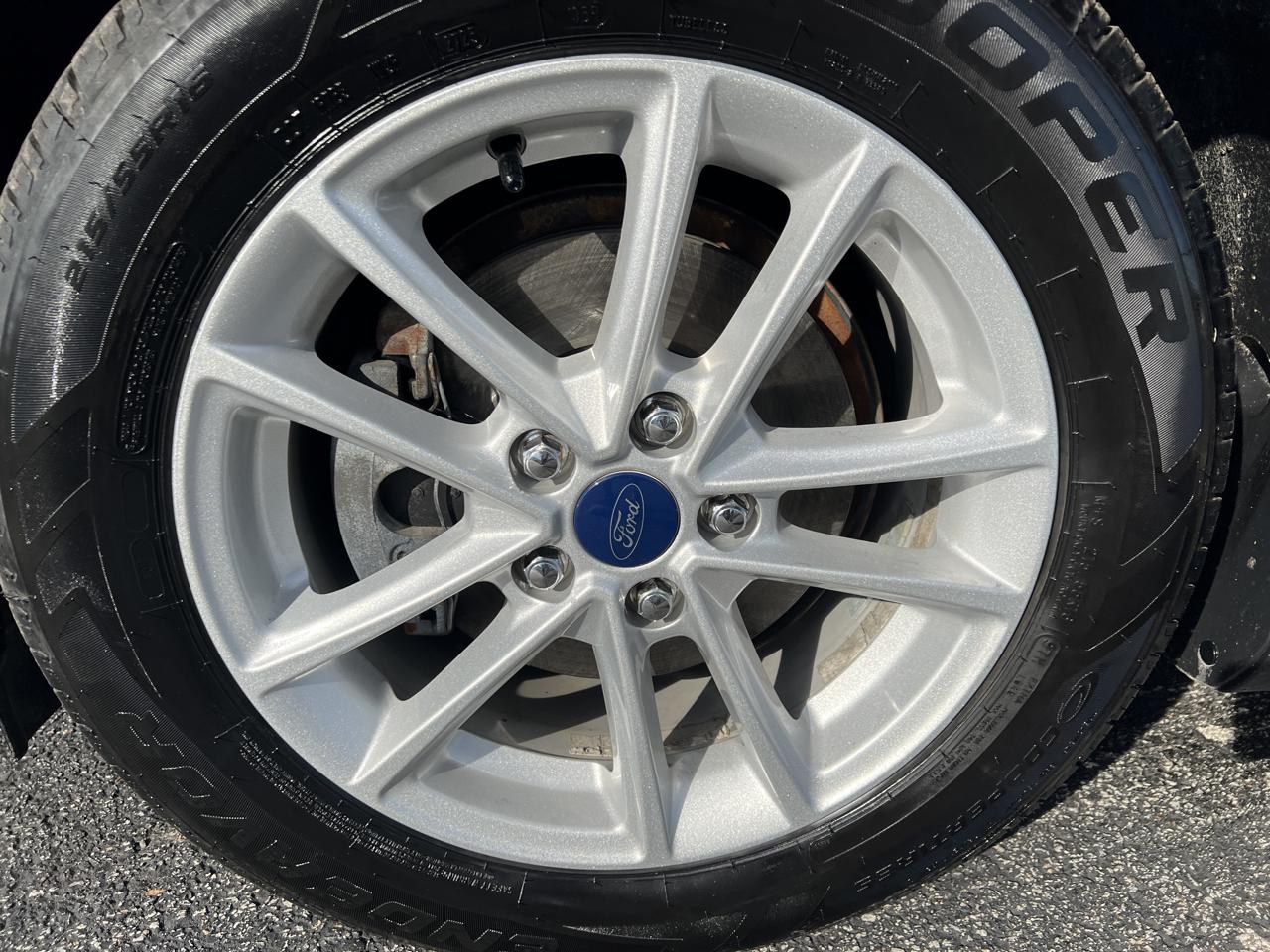 Ford Focus SE Sedan 2017