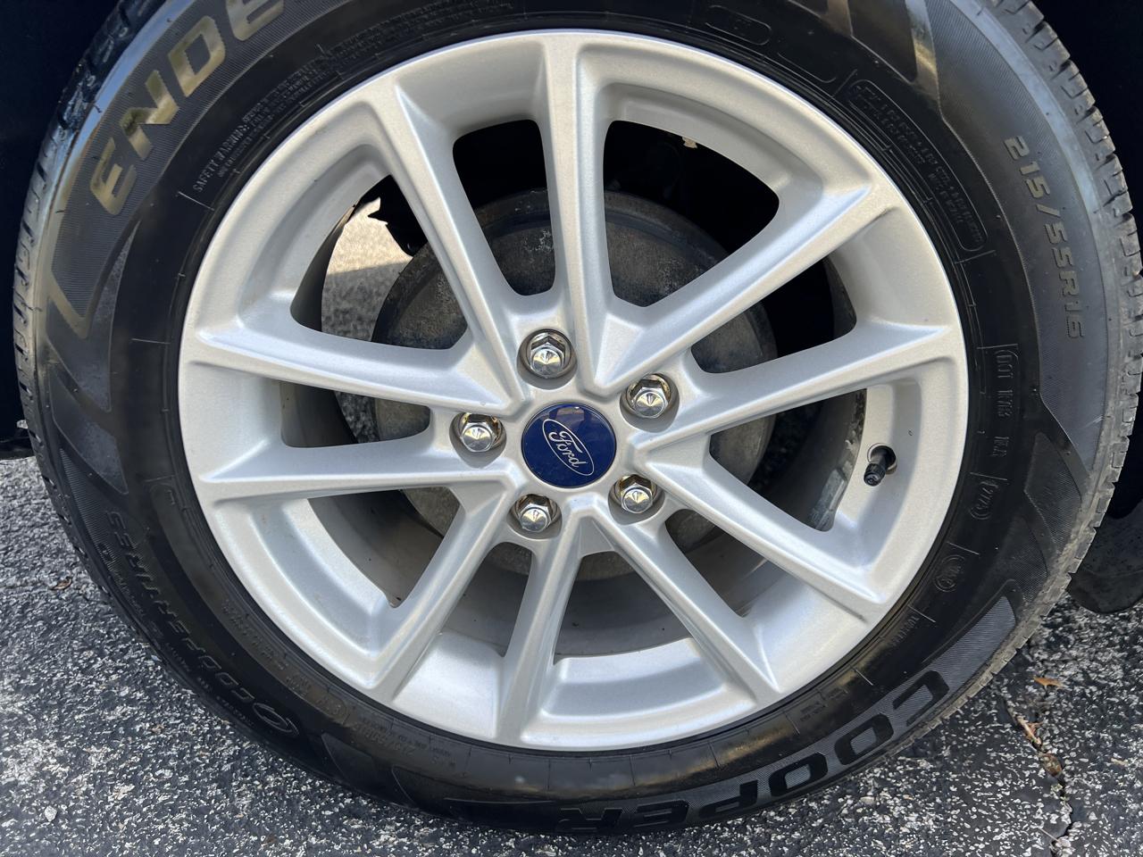 Ford Focus SE Sedan 2017