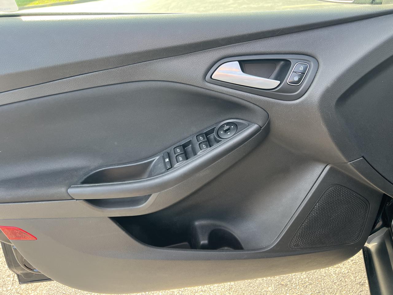 Ford Focus SE Sedan 2017