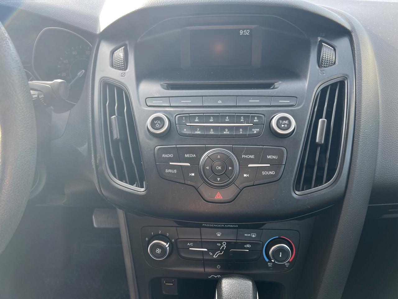 Ford Focus SE Sedan 2017