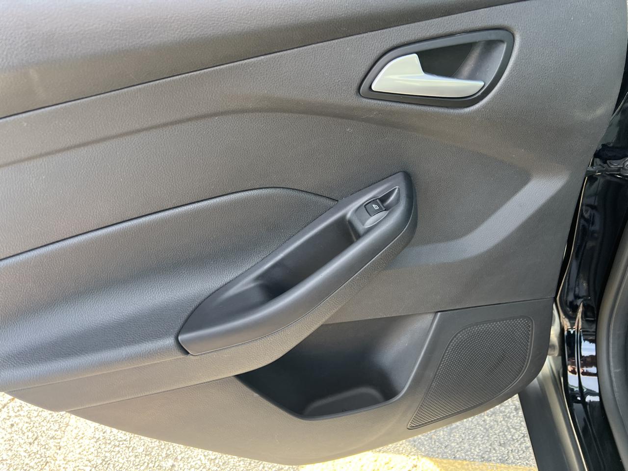 Ford Focus SE Sedan 2017