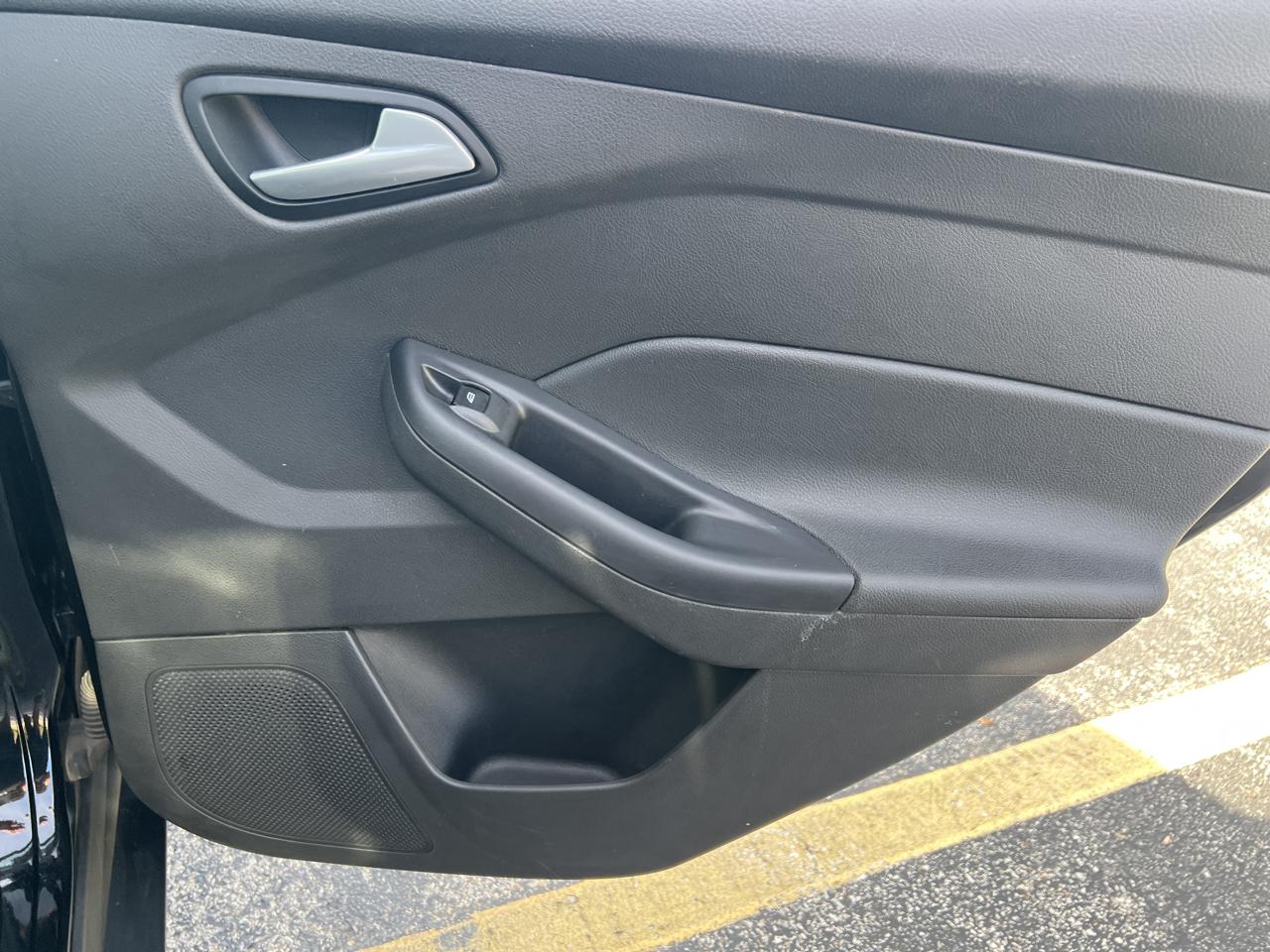 Ford Focus SE Sedan 2017