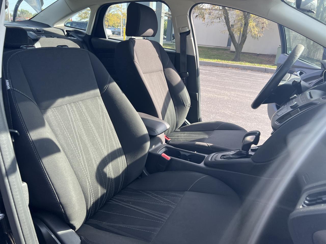 Ford Focus SE Sedan 2017