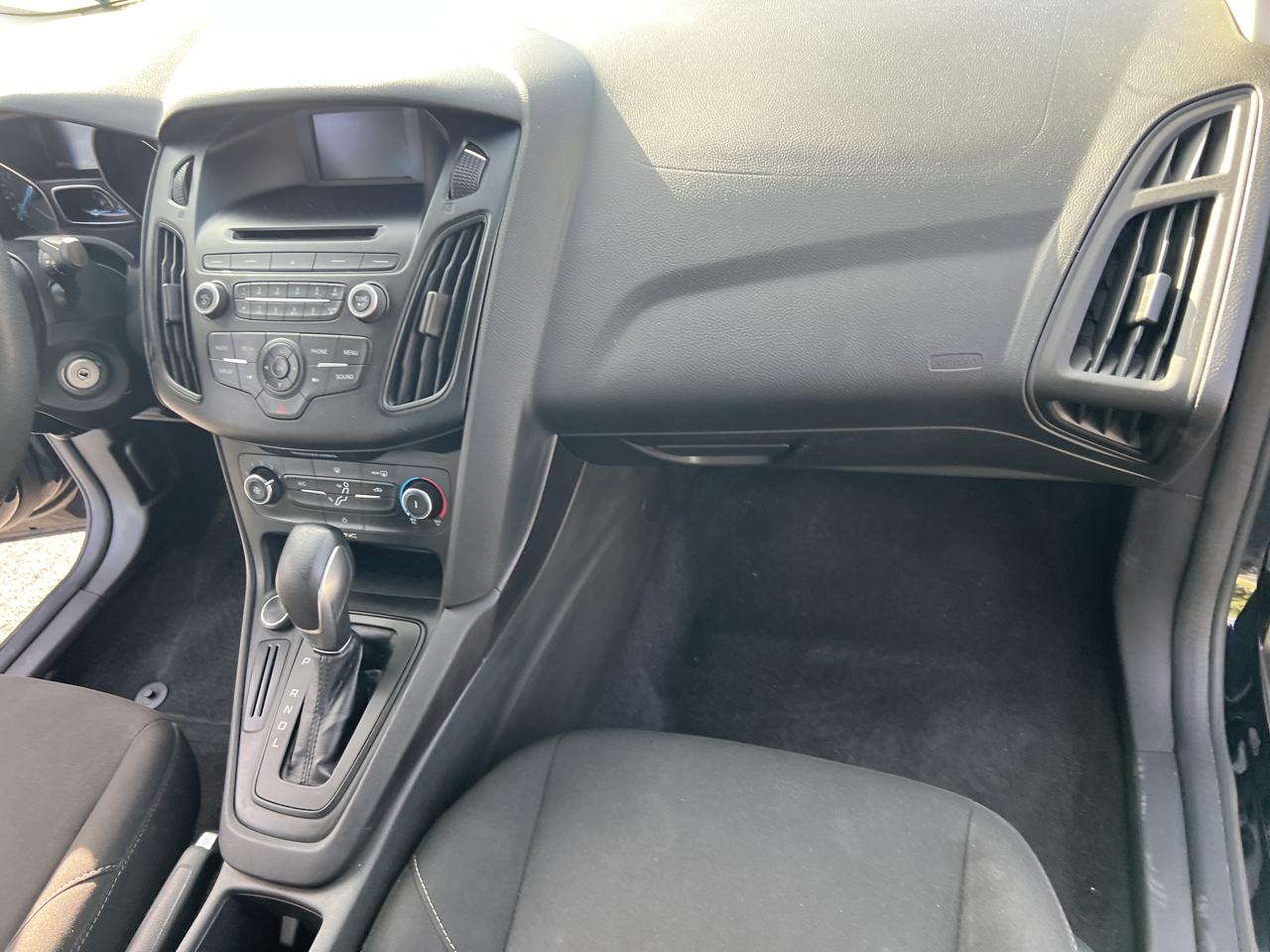 Ford Focus SE Sedan 2017