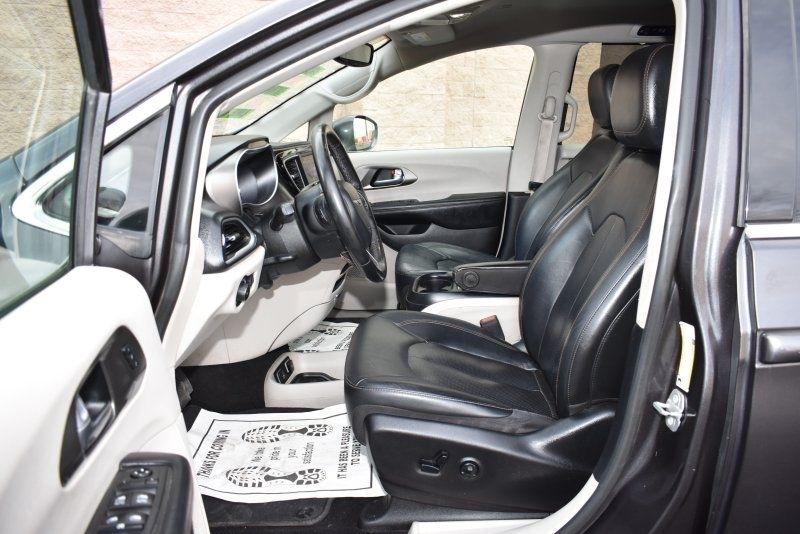 2020 Chrysler Pacifica Touring L - Photo 8