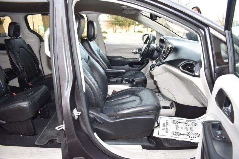 2020 Chrysler Pacifica Touring L - Photo 11