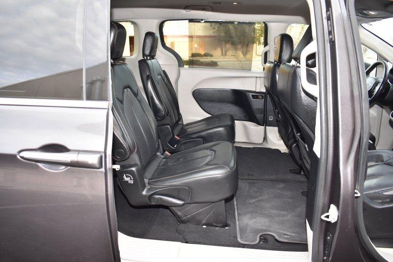 2020 Chrysler Pacifica Touring L - Photo 12