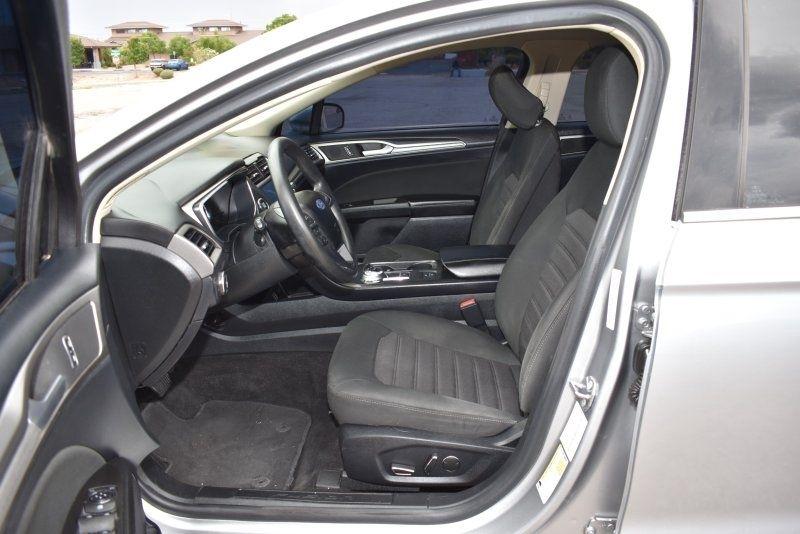 2020 Ford Fusion SE - Photo 8