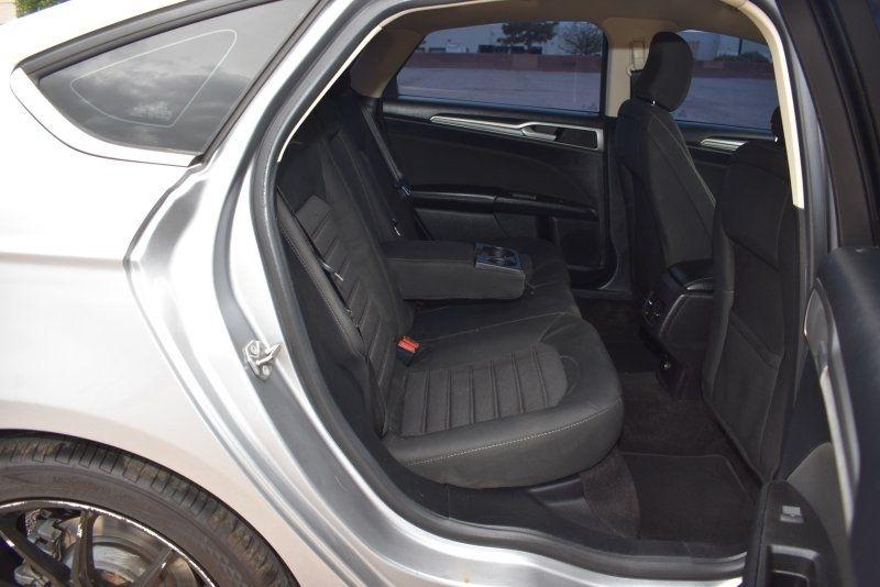 2020 Ford Fusion SE - Photo 12