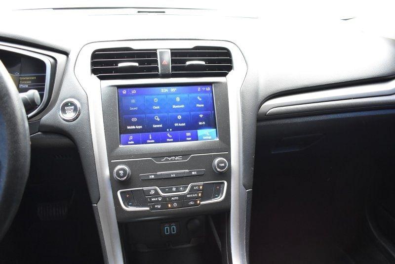 2020 Ford Fusion SE - Photo 13