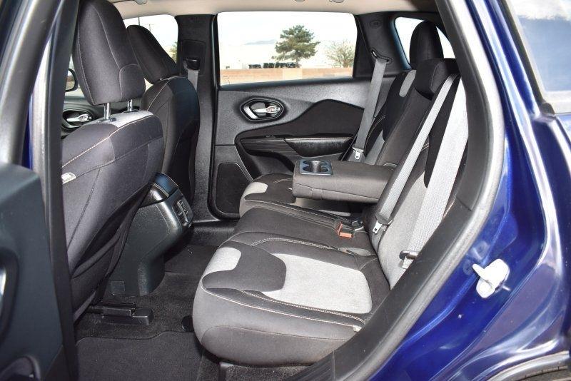 2015 Jeep Cherokee Sport - Photo 9