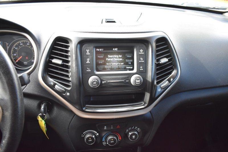 2015 Jeep Cherokee Sport - Photo 14