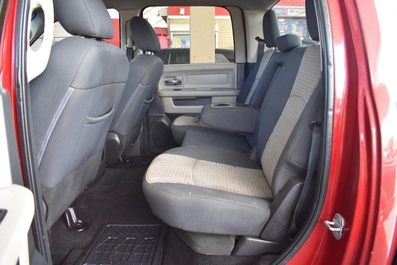 RAM 1500 4WD Crew Cab 140.5" Lone Star 2012