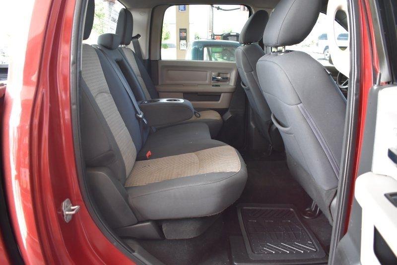 RAM 1500 4WD Crew Cab 140.5" Lone Star 2012
