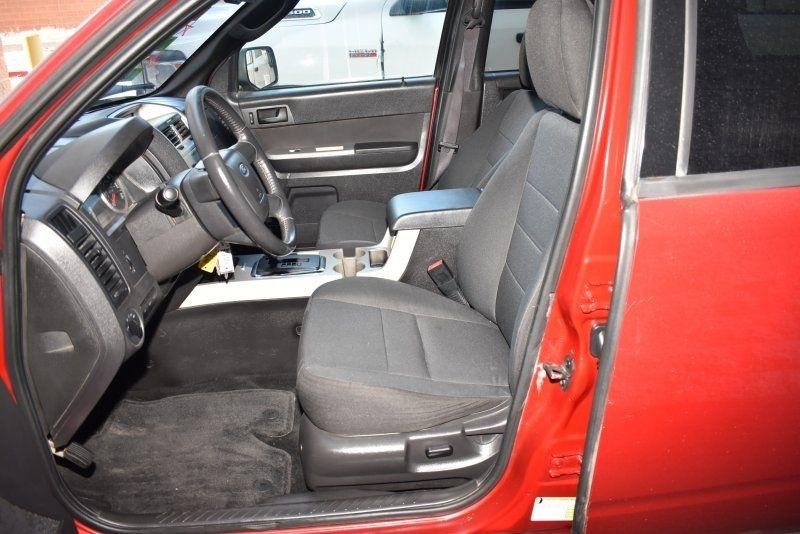 Ford Escape 4WD 4dr XLT 2011