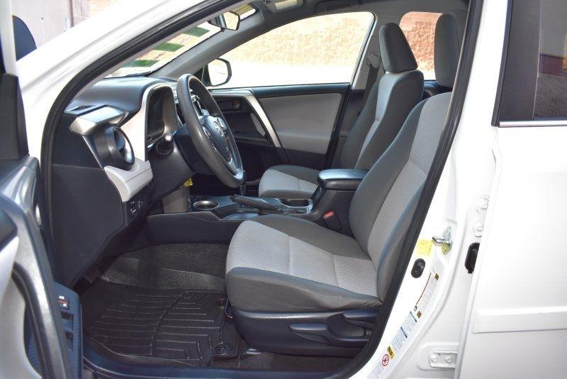 Toyota RAV4 AWD 4dr LE (Natl) 2015