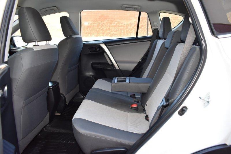 Toyota RAV4 AWD 4dr LE (Natl) 2015