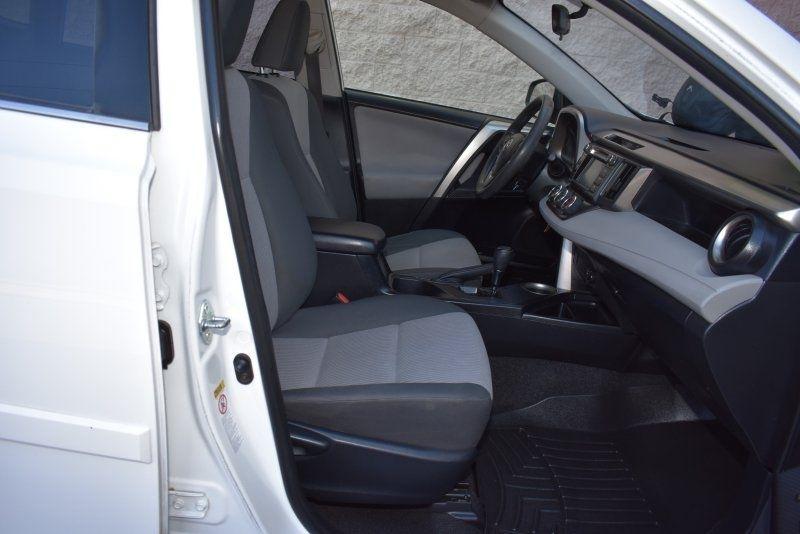 Toyota RAV4 AWD 4dr LE (Natl) 2015