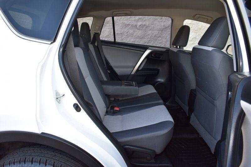 Toyota RAV4 AWD 4dr LE (Natl) 2015