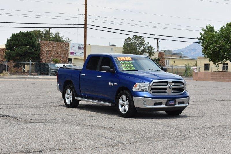 RAM 1500 4WD Crew Cab 140.5" SLT 2017