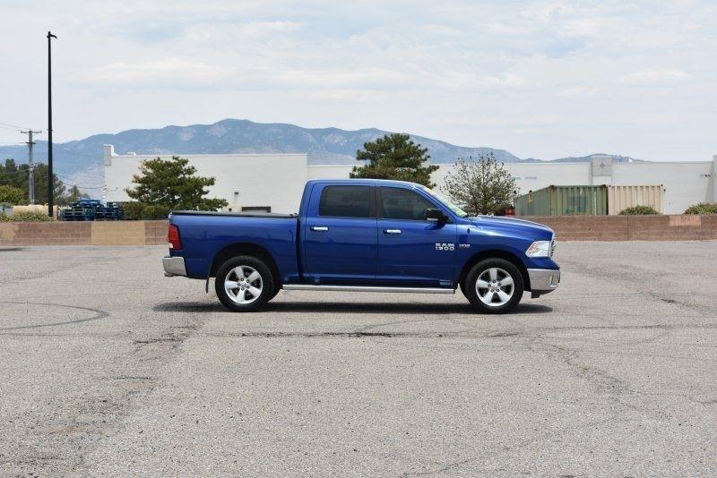 RAM 1500 4WD Crew Cab 140.5" SLT 2017
